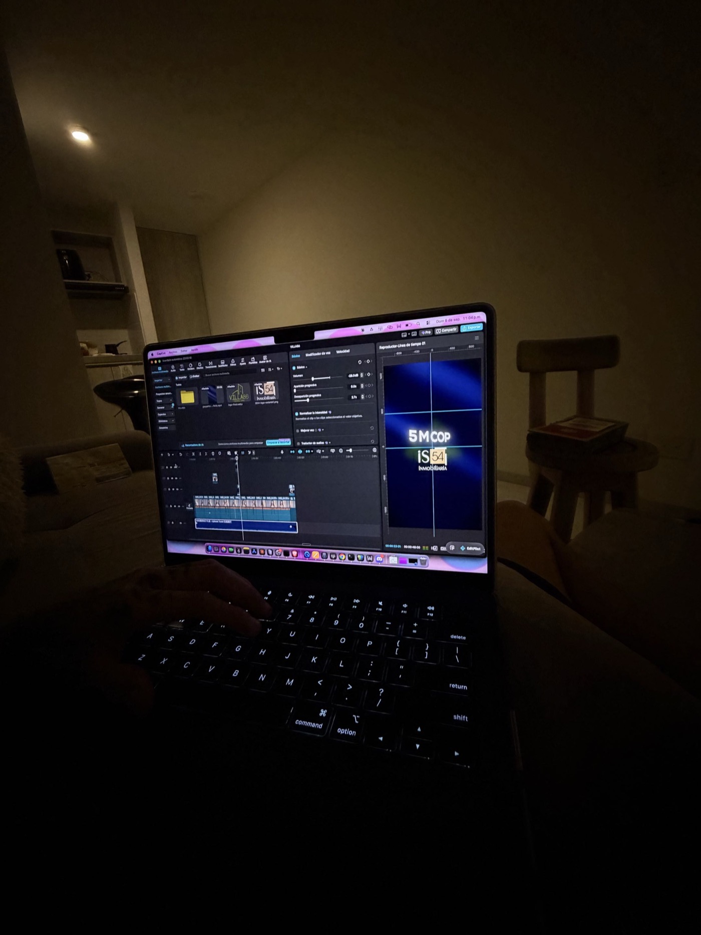 Sesión de edición nocturna
